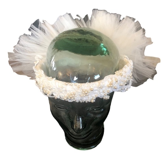 Elegant White Pearl Embellished Hairband main image 2